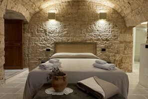 Caja de seguridad en la habitación y escritorio 