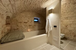 Dusche, Haartrockner, Bidet, Handtücher