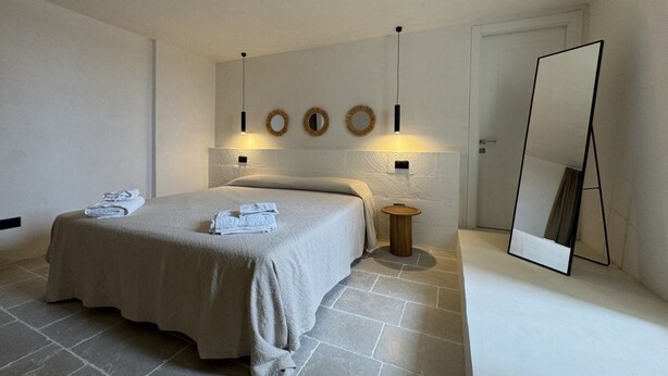6 bedrooms, in-room safe, desk, iron/ironing board