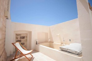 Property grounds - The Olive Reatreat Villa with private pool, sunbeds & garden (Monopoli)