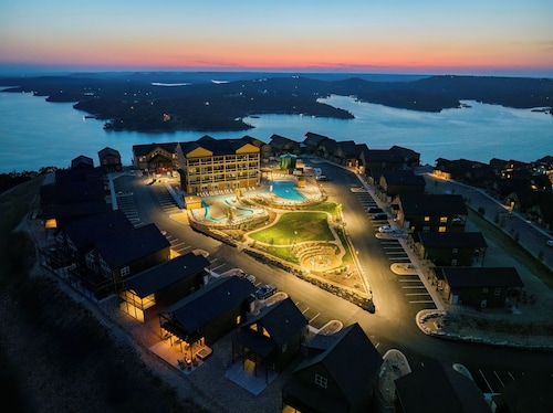 Southern Exposure: 9BR Family Getaway w/ Theater, Game Room & Expansive Decks