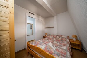 2 bedrooms