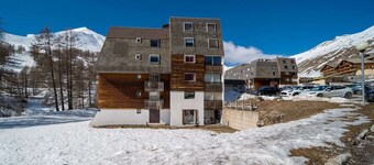 Apartment in Allos with Stunning Mountain Views
