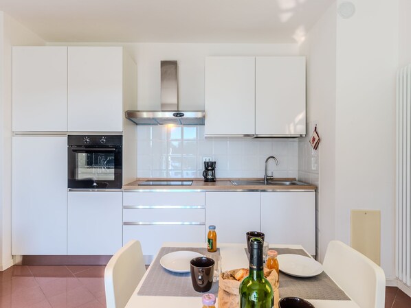 Fridge, oven, cookware/dishes/utensils
