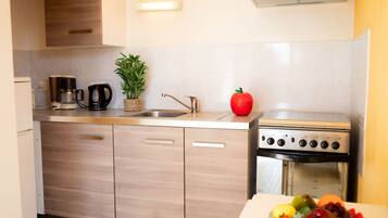 Réfrigérateur, micro-ondes, four, grille-pain