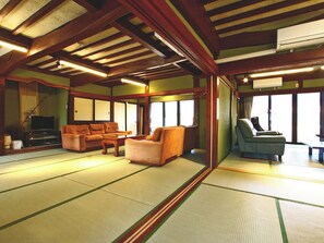Front of property - Hanamizuki (Yamanakako)