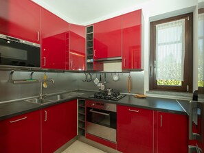 Kühlschrank, Mikrowelle, Ofen, Geschirrspüler