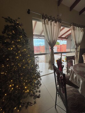 Interior - House with pool & waterfall, WiFi & air conditioning for 6 People (Trinidad)