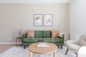 TV - Blueground | Prenzlauer, w/d, balcony, nr TV Tower (Berlin)