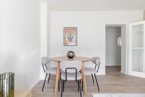 Dining - Blueground | Prenzlauer, w/d, balcony, nr TV Tower (Berlin)