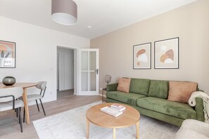 TV - Blueground | Prenzlauer, w/d, balcony, nr TV Tower (Berlin)