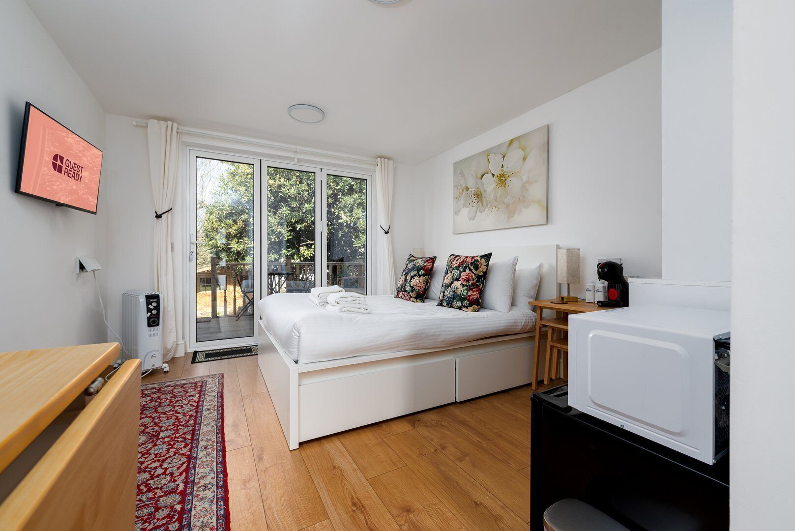 1 bedroom, iron/ironing board, Internet, bed sheets