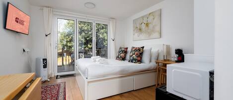 1 bedroom, iron/ironing board, Internet, bed sheets