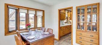 1/2 ไมล์ ถึง ดาวน์ทาวน์: ปิแอร์ แฟมิลี โฮม พร้อม ชานบ้าน