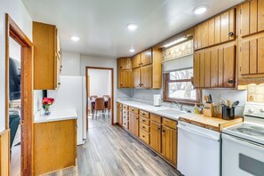 House (5 Bedrooms) | Interior