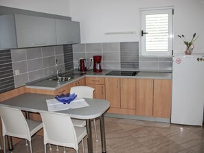 Refrigerador y utensilios de cocina 