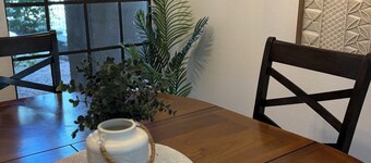 Upscale ground level condo, 2 king beds, heated pools, golf