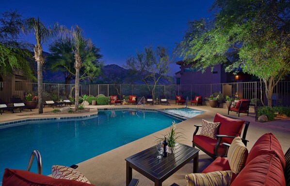 Piscine extérieure, piscine chauffée