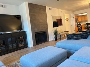 Una Smart TV, libros