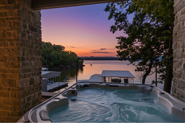 Outdoor spa tub
