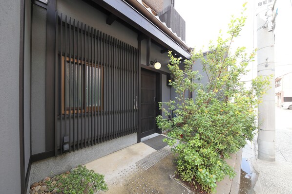 Exterior - Ayanishiki Shimabara-Omon Residence (Kyoto)