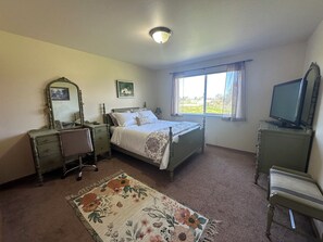 5 bedrooms, desk, iron/ironing board, free WiFi - Lewis and Clark Farm Stay- with Hot Tub (Astoria)