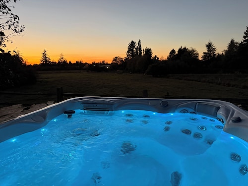 Lewis and Clark Farm Stay- with Hot Tub