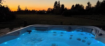 Lewis and Clark Farm Stay- with Hot Tub