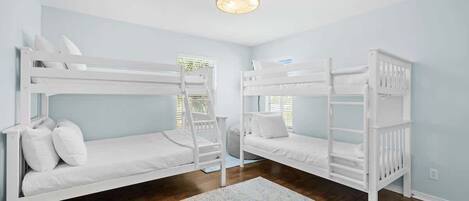3 chambres, fer et planche à repasser, lit parapluie, Wi-Fi gratuit