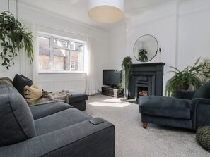 Cottage | Living area - Top-notch Flat (Saltburn-by-the-Sea)
