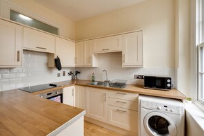Fridge, microwave, oven, coffee/tea maker