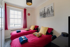 2 Schlafzimmer, Schreibtisch, Bügeleisen/Bügelbrett, WLAN
