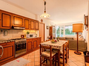 Microwave, highchair