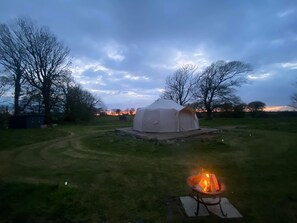 Property grounds - Beautiful Bell Tent Stay (Cowbridge)