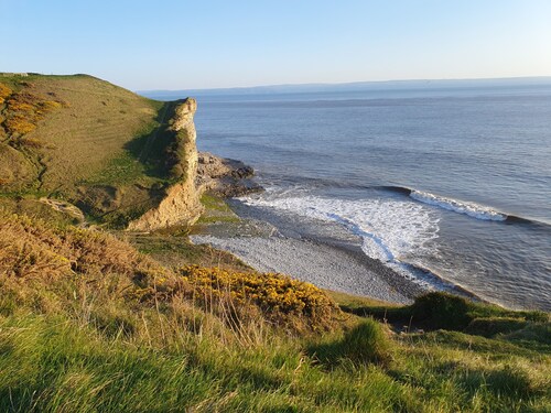 Luxury Shepherds Hut near Glamorgan Coast