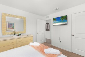 3 bedrooms, in-room safe, desk, iron/ironing board
