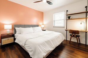 5 soveværelser, skrivebord, strygejern/strygebræt, weekendseng