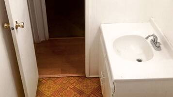 Towels, soap, shampoo, toilet paper