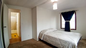 2 bedrooms, desk, free WiFi, bed sheets