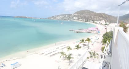Panoramic Ocean View Flat: St Maarten