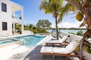 Pool - Beautiful Villa Cena! 6 Bedrooms, Waterfront, Jacuzzi, Gym, Amenities (Providenciales)