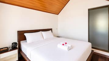 Cabaña Deluxe, vista al lago | 1 habitación, escritorio y espacio para trabajar con laptop