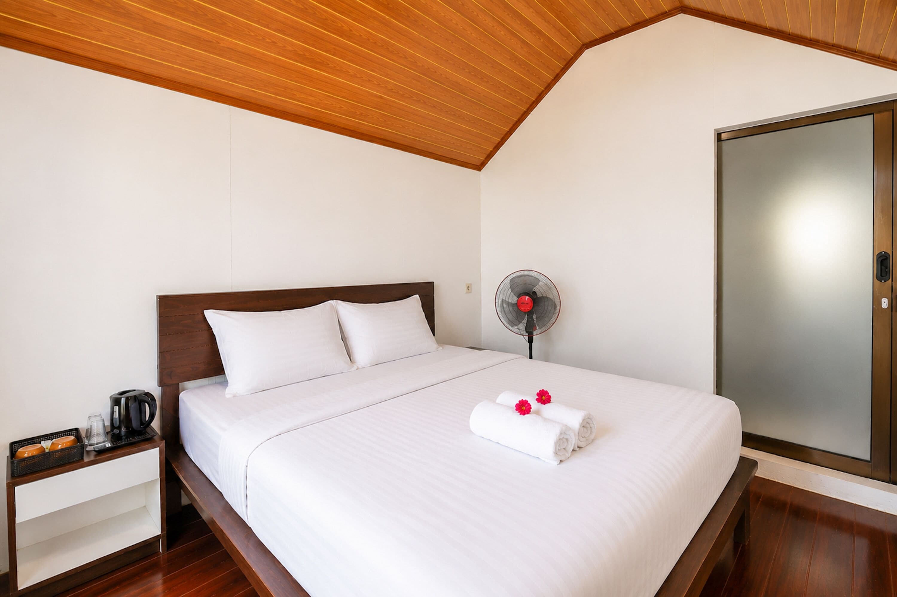 华丽小屋, 湖景 | 1 多间卧室、办公桌、笔记本电脑工作区、免费 WiFi