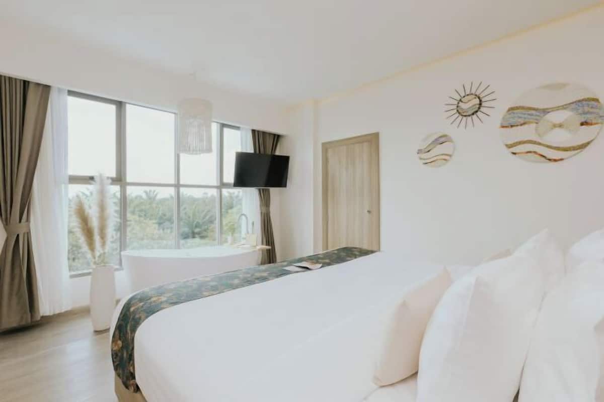 Egyptian cotton sheets, premium bedding, down comforters