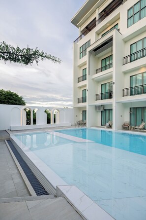 Egyptian cotton sheets, premium bedding, down duvets