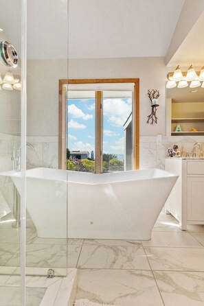 Shower, hair dryer, towels, soap - Pelican's Rest, by Vinifera Homes (Bodega Bay)