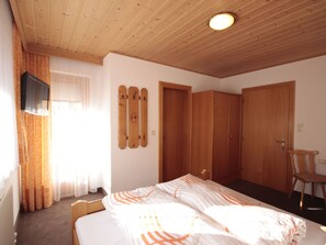 4 bedrooms, free WiFi, bed sheets