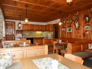 Dining - Lovely apartment for 10 guests with WIFI, TV and terrace (Kappl)