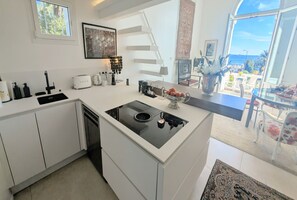 Kühlschrank, Mikrowelle, Ofen, Geschirrspüler