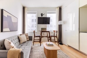 Fernseher, Stereoanlage